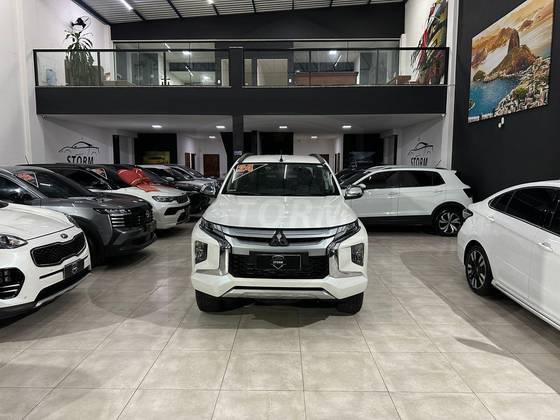 MITSUBISHI L200 TRITON 2.4 16V TURBO DIESEL SPORT HPE-S CD 4P 4X4 AUTOMÁTICO MITSUBISHI L200 TRITON 2.4 16V TURBO DIESEL SPORT HPE-S CD 4P 4X4 AUTOMÁTICO